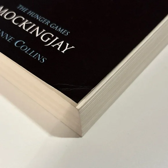 The Hunger Games Trilogy by Suzanne Collins Paperback Box Set Of 3 Novels - Picture 8 of 16